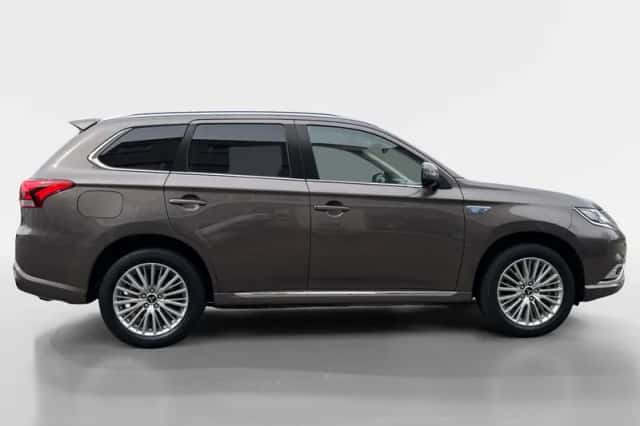 Mitsubishi Outlander (2019) thumbnail 4