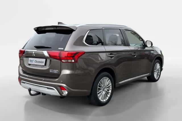 Mitsubishi Outlander (2019) thumbnail 5