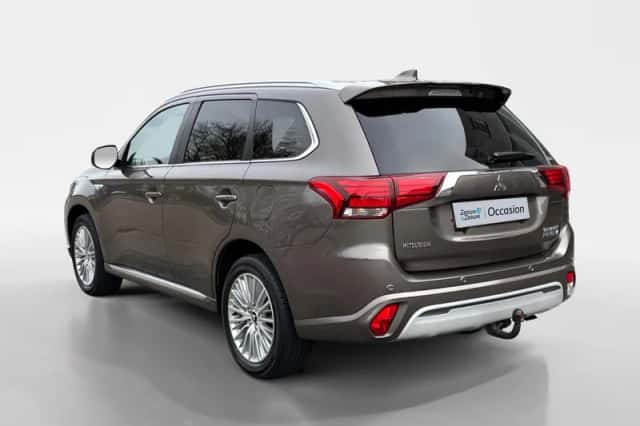 Mitsubishi Outlander (2019) thumbnail 6