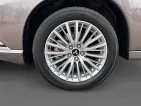 Mitsubishi Outlander (2019) thumbnail 7