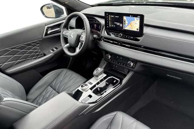 Mitsubishi Outlander (2026) thumbnail 3