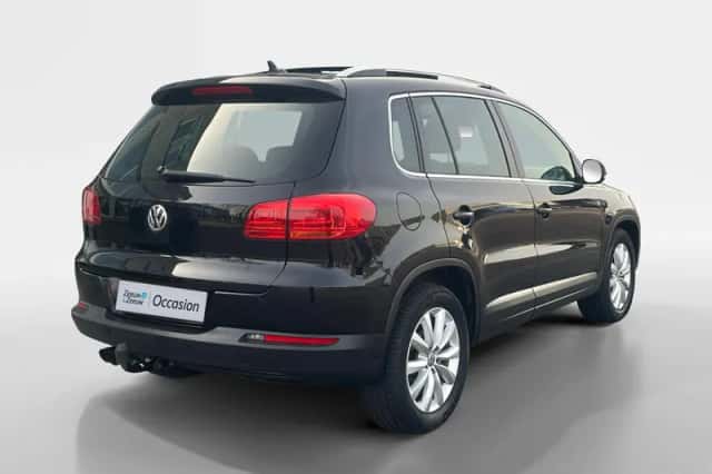 Volkswagen Tiguan (2015) thumbnail 2