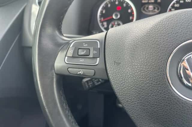 Volkswagen Tiguan (2015) thumbnail 21
