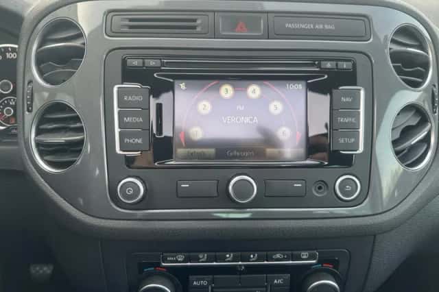 Volkswagen Tiguan (2015) thumbnail 25