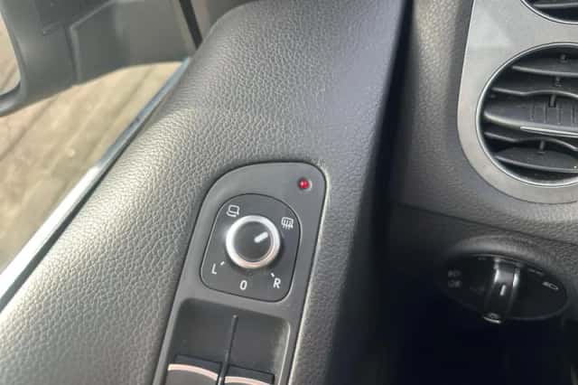 Volkswagen Tiguan (2015) thumbnail 26