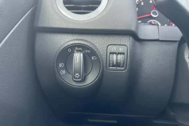 Volkswagen Tiguan (2015) thumbnail 30