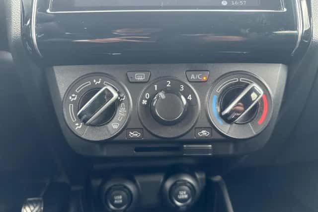 Suzuki Swift (2020) thumbnail 27