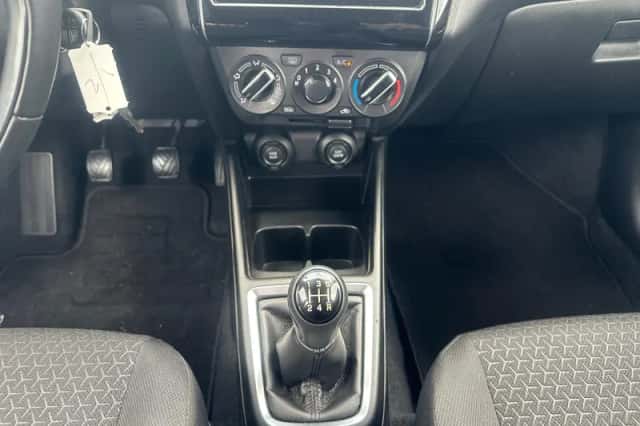 Suzuki Swift (2020) thumbnail 8