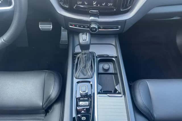 Volvo XC60 (2018) thumbnail 15