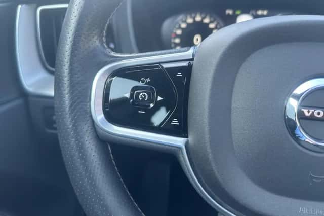 Volvo XC60 (2018) thumbnail 20