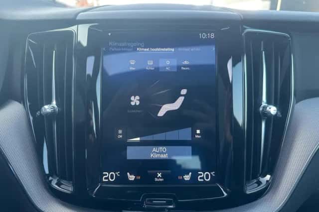 Volvo XC60 (2018) thumbnail 27