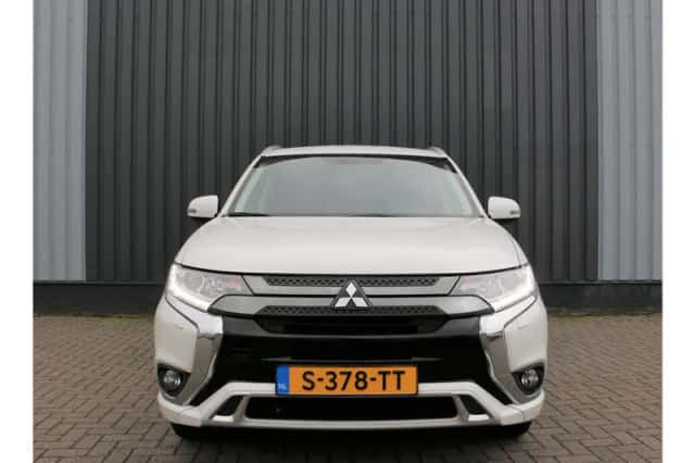 Mitsubishi Outlander (2021) thumbnail 2