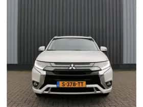 Mitsubishi Outlander (2021) thumbnail 2