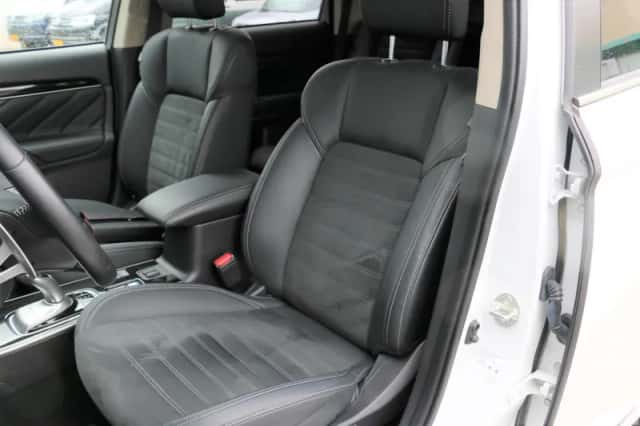 Mitsubishi Outlander (2021) thumbnail 11
