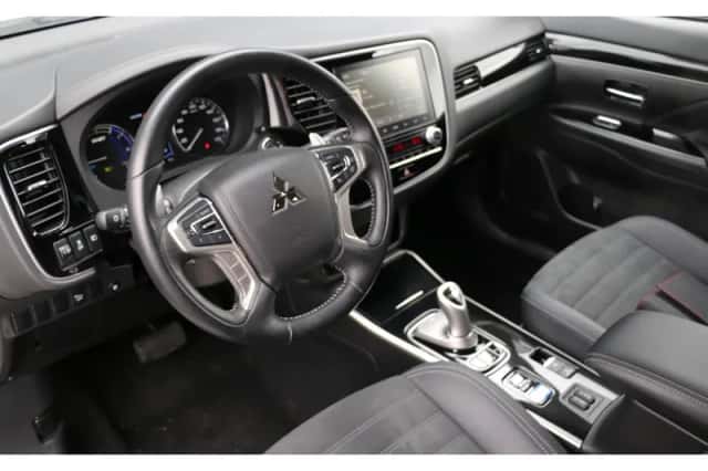 Mitsubishi Outlander (2021) thumbnail 13