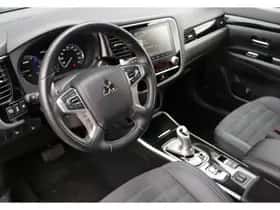 Mitsubishi Outlander (2021) thumbnail 13