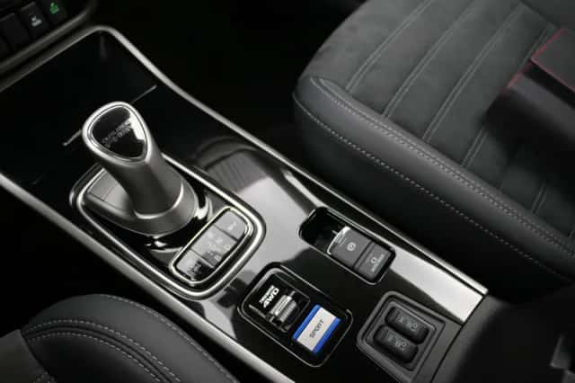 Mitsubishi Outlander (2021) thumbnail 16