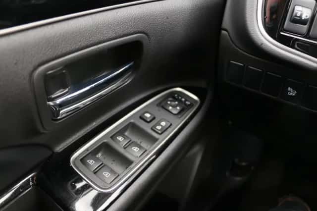 Mitsubishi Outlander (2021) thumbnail 17