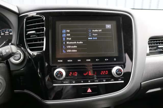 Mitsubishi Outlander (2021) thumbnail 18