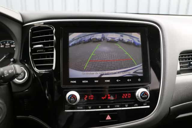 Mitsubishi Outlander (2021) thumbnail 19