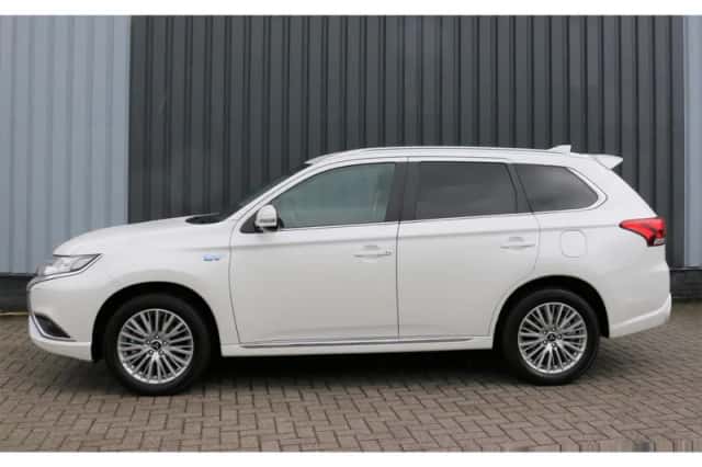 Mitsubishi Outlander (2021) thumbnail 3