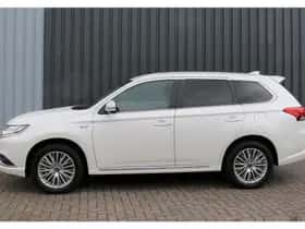 Mitsubishi Outlander (2021) thumbnail 3