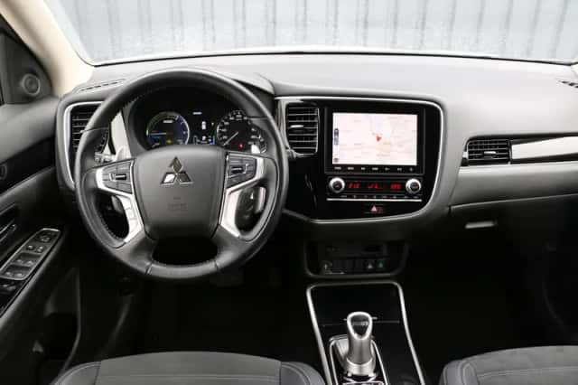 Mitsubishi Outlander (2021) thumbnail 24