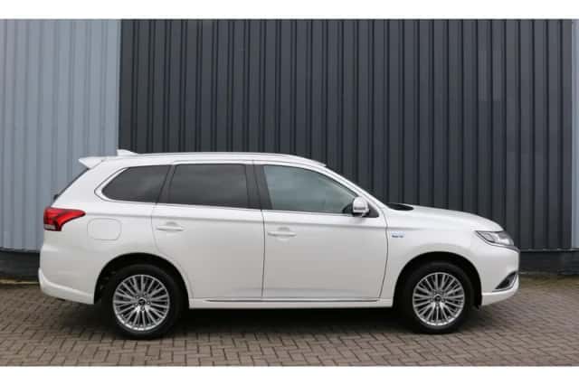 Mitsubishi Outlander (2021) thumbnail 4