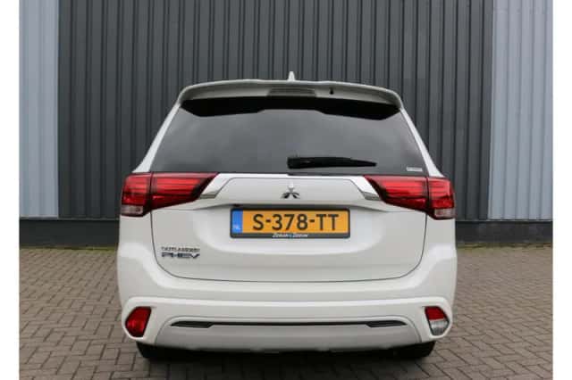 Mitsubishi Outlander (2021) thumbnail 5