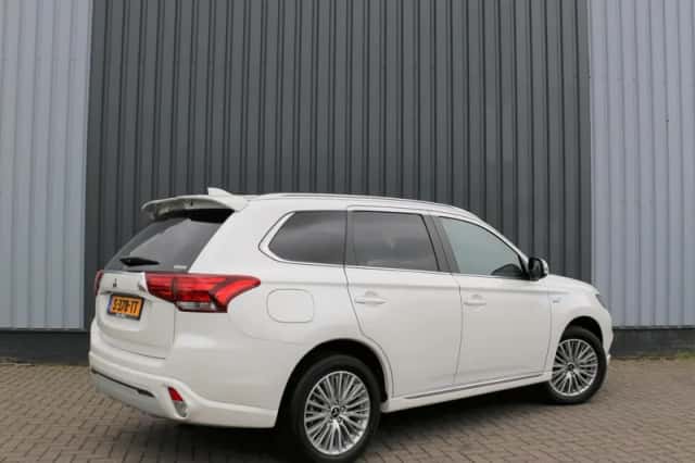 Mitsubishi Outlander (2021) thumbnail 6