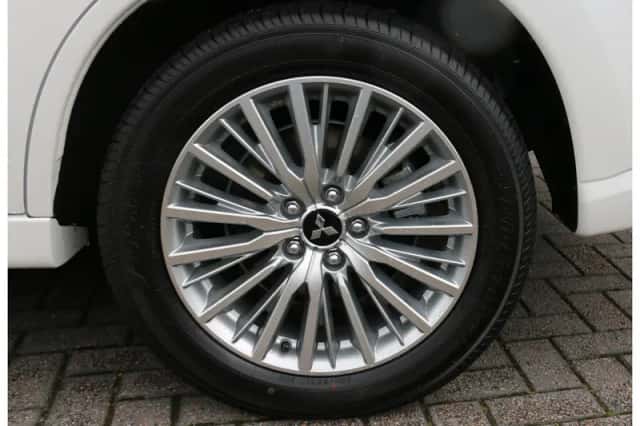 Mitsubishi Outlander (2021) thumbnail 7