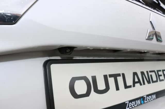 Mitsubishi Outlander (2021) thumbnail 8