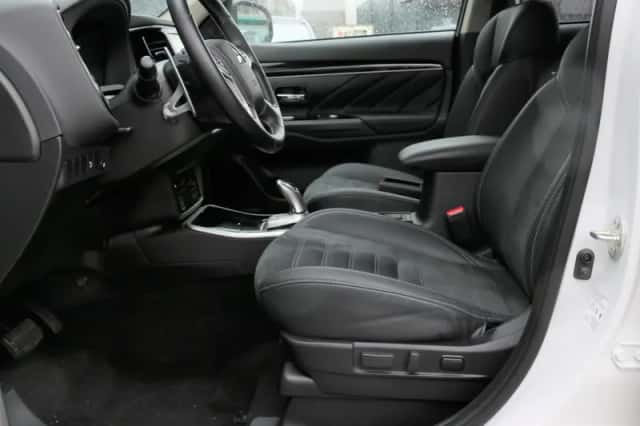 Mitsubishi Outlander (2021) thumbnail 10