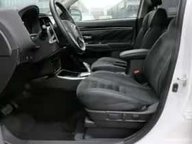 Mitsubishi Outlander (2021) thumbnail 10