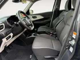 Suzuki Swift (2025) thumbnail 5
