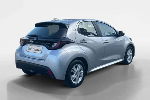 Toyota Yaris (2025) thumbnail 2