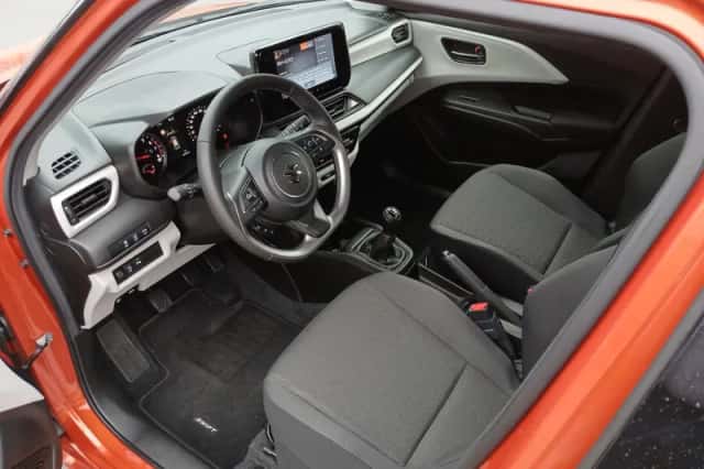 Suzuki Swift (2025) thumbnail 5
