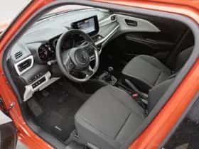 Suzuki Swift (2025) thumbnail 5