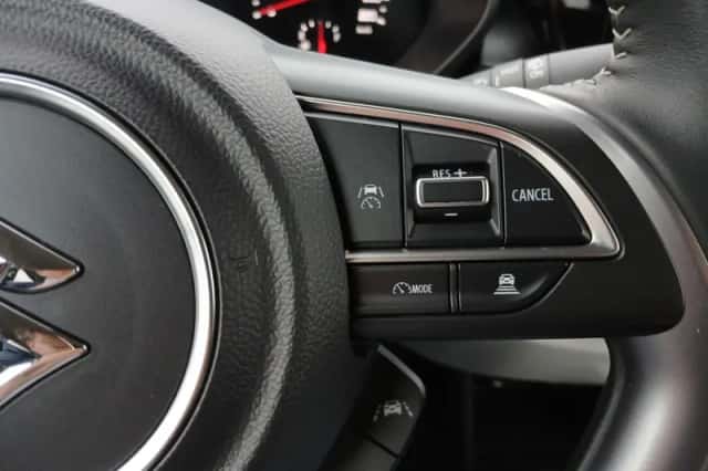 Suzuki Swift (2025) thumbnail 8