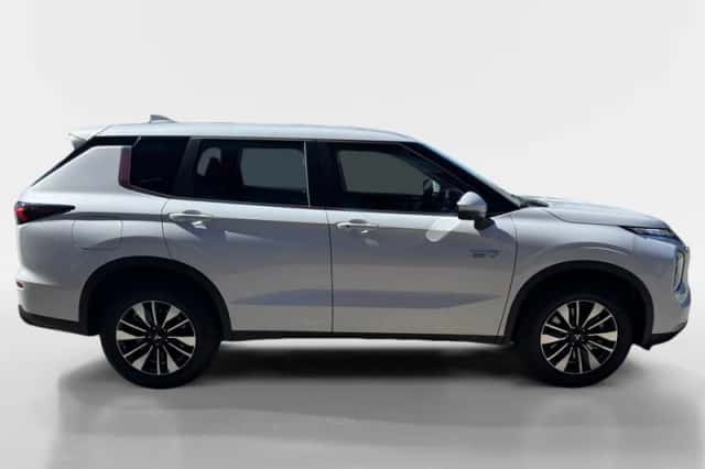 Mitsubishi Outlander (2026) thumbnail 3
