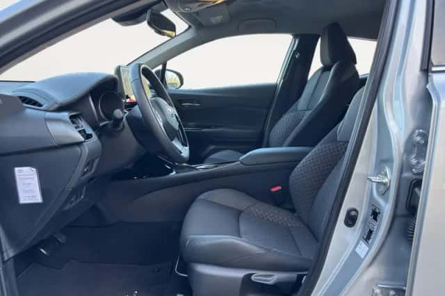 Toyota C-HR (2023) thumbnail 11