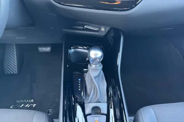 Toyota C-HR (2023) thumbnail 13