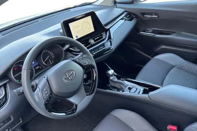Toyota C-HR (2023) thumbnail 14