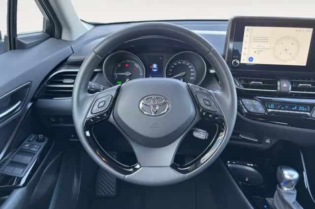 Toyota C-HR (2023) thumbnail 15