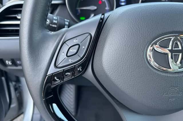 Toyota C-HR (2023) thumbnail 16