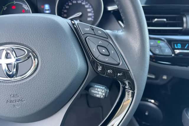 Toyota C-HR (2023) thumbnail 17