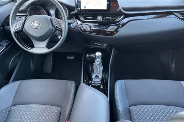 Toyota C-HR (2023) thumbnail 19