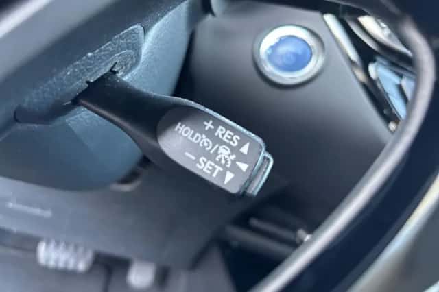Toyota C-HR (2023) thumbnail 23
