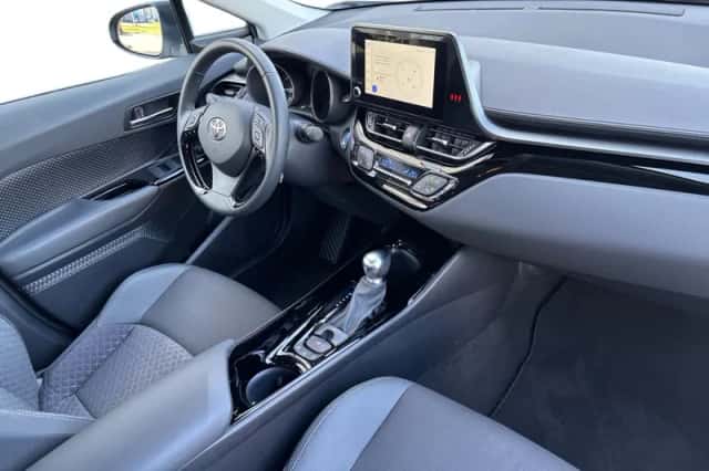 Toyota C-HR (2023) thumbnail 10