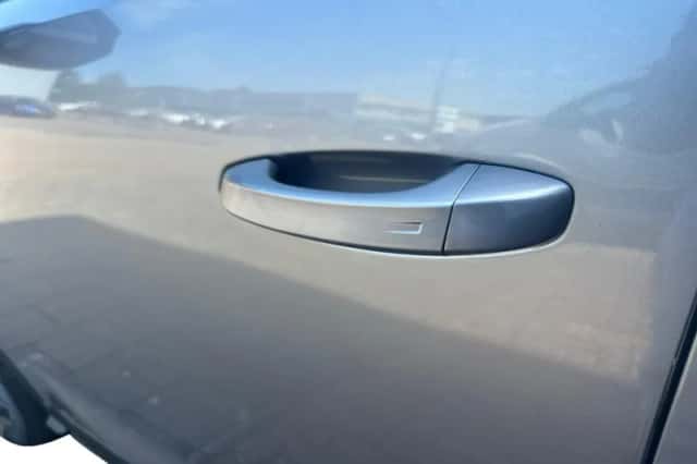 Peugeot 3008 (2024) thumbnail 6